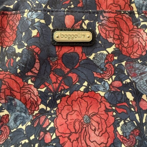 Baggallini Take Two Large RFID Bryant Crossbody - Floral - Picture 3 of 4
